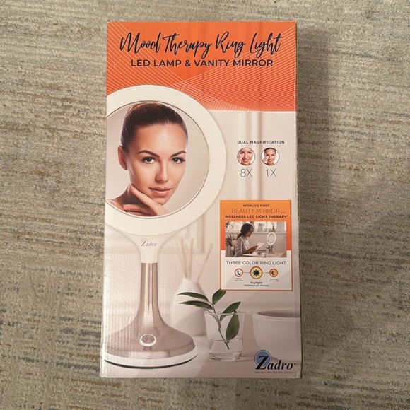 LED VANITY MAKEUP MIRROR - Picture 1 of 3